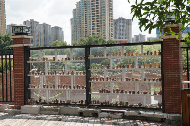 门外、门内的两道墙（邓宝盈/摄）