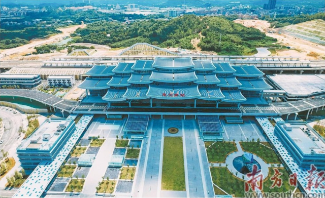 广汕高铁的正式开通,惠州纵横交错的高铁网络得到优化,图为惠州南站