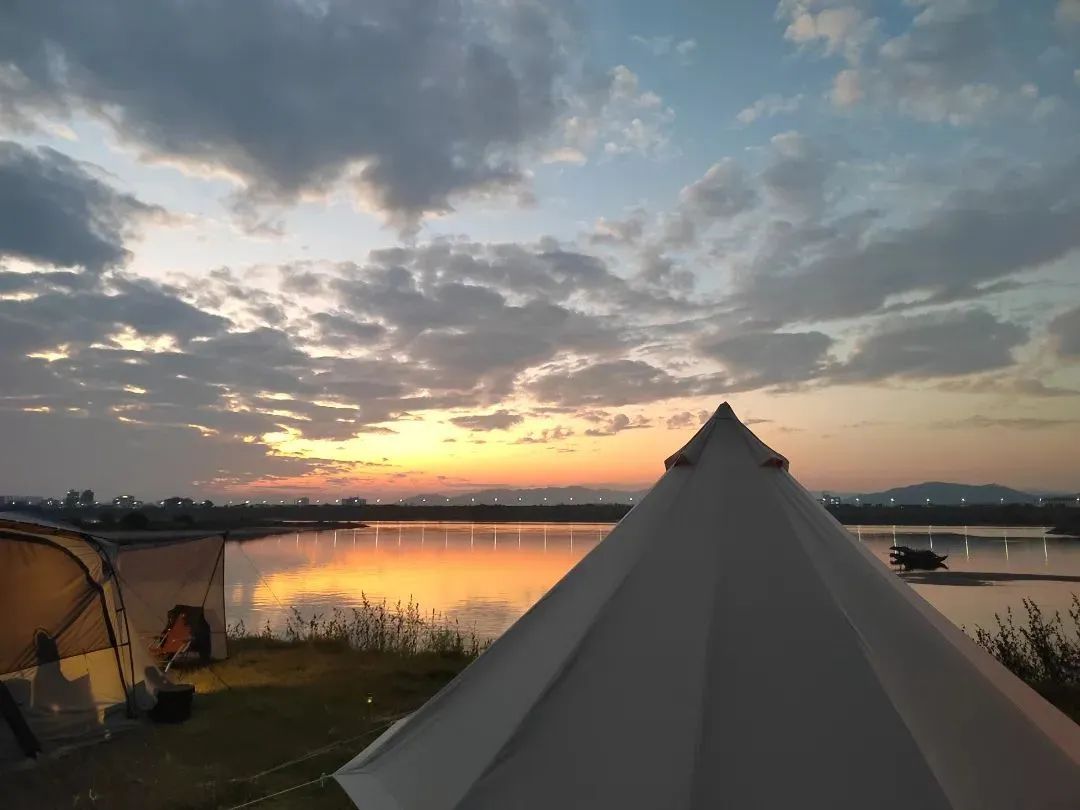 上：海丰营地供图 下：蓝色蜗居庄园供图