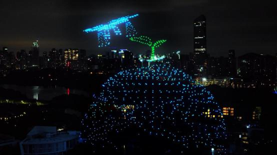 大疆千架无人机组成“萤火虫秀”，呼吁关注水资源保护