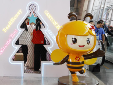 记者带你看广交会上的新奇科技！