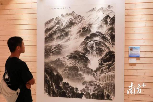 “艺览山河 在明明德”的广东省高校美术学院院长作品展在广州新华学院举办。