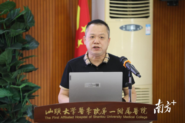 广东省红十字会党组成员、副会长王海华发言。