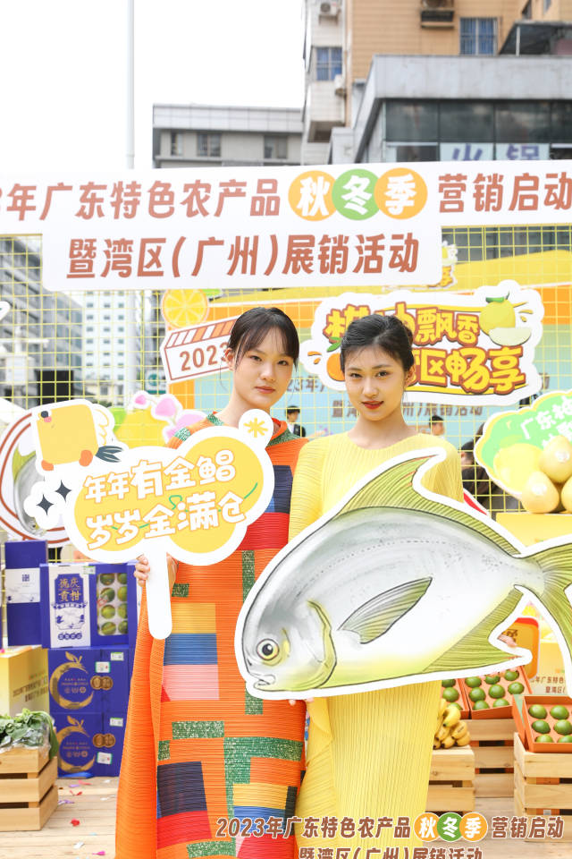 年年有金鲳，岁岁金满仓。