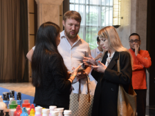 有朋自远方来！近300位俄罗斯采购商走进花都洽谈合作