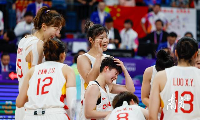 广东女篮12月落户中山来现场看黄思静杨舒予杨力维