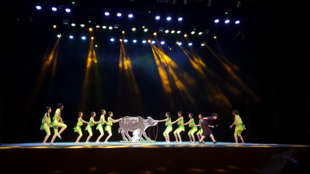 广宁童谣《跟倒阿公去睇牛》获得广东省第十届少儿艺术花会音乐类铜奖。受访者供图