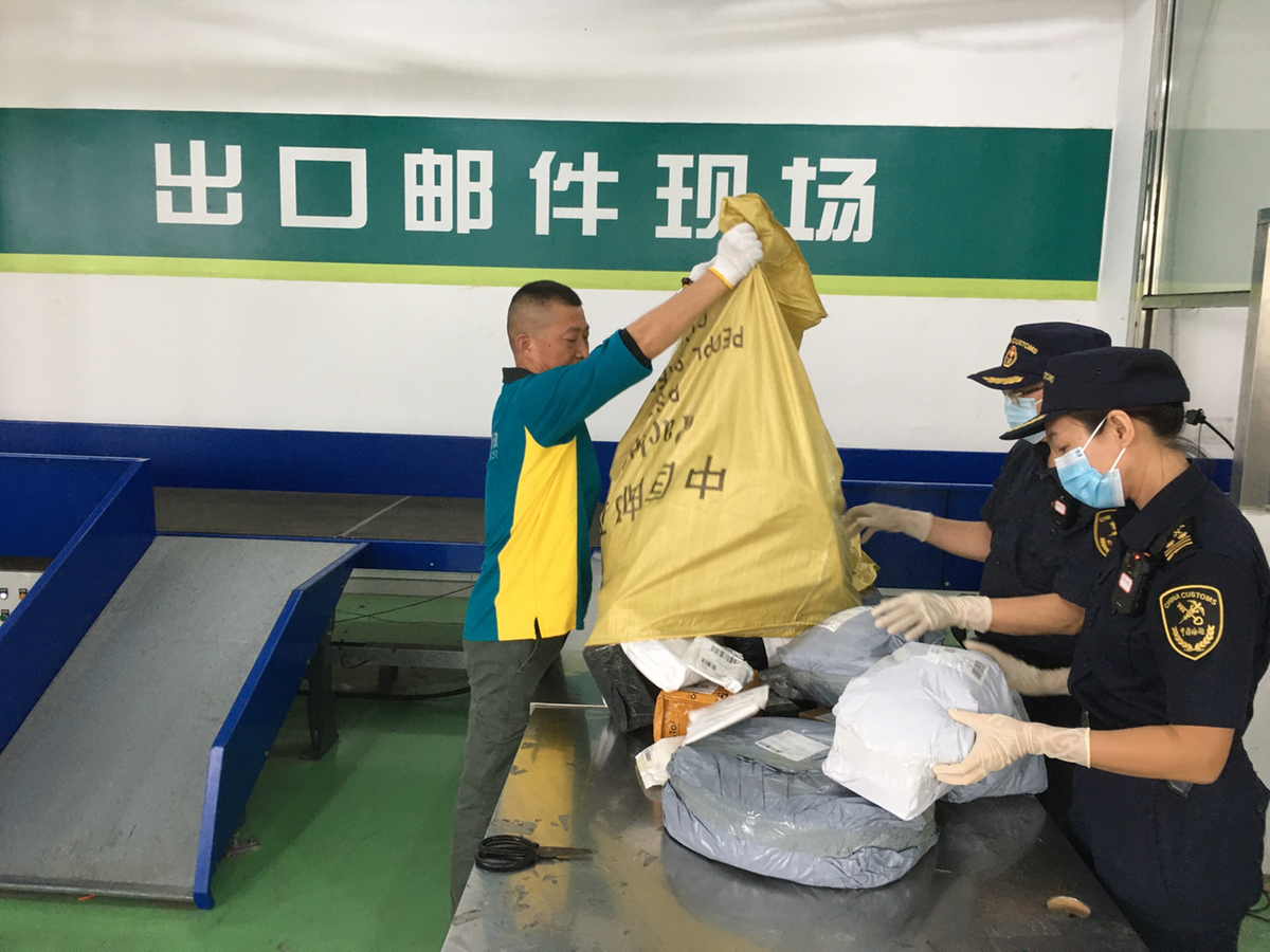 完善国际邮件快件运输、清关环节,满足跨境寄递服务需求。 完善国际邮件快件运输、清关环节,满足跨境寄递服务需求。