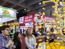 广交会现场：三期火热展销，超1万家企业共展“美好生活”