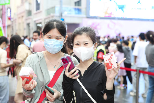 湛川仙品荔走进广州北京路，亮相大湾。 谢进扬摄