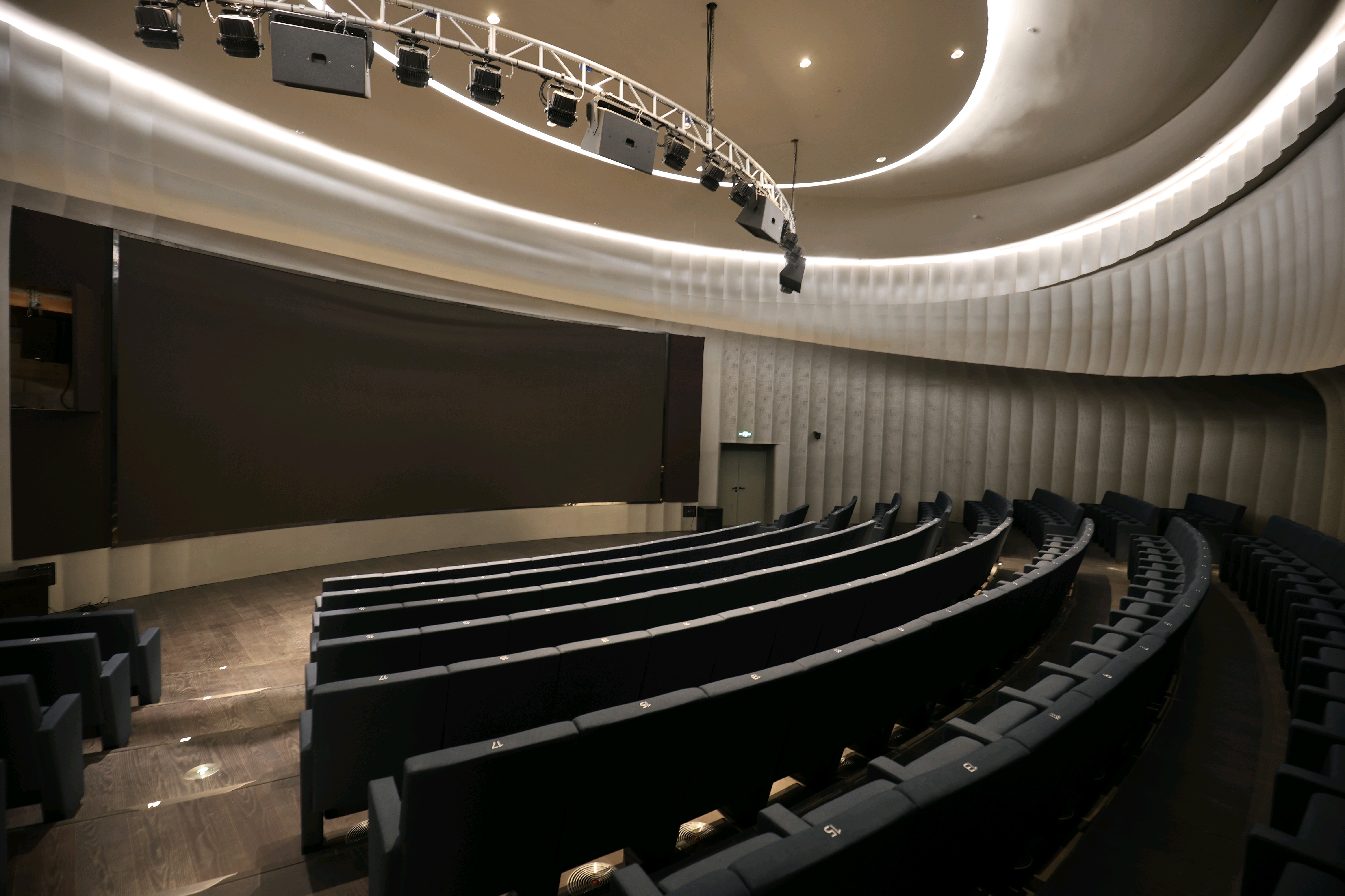 简洁的线条和色调。  南方+ 关铭荣 拍摄