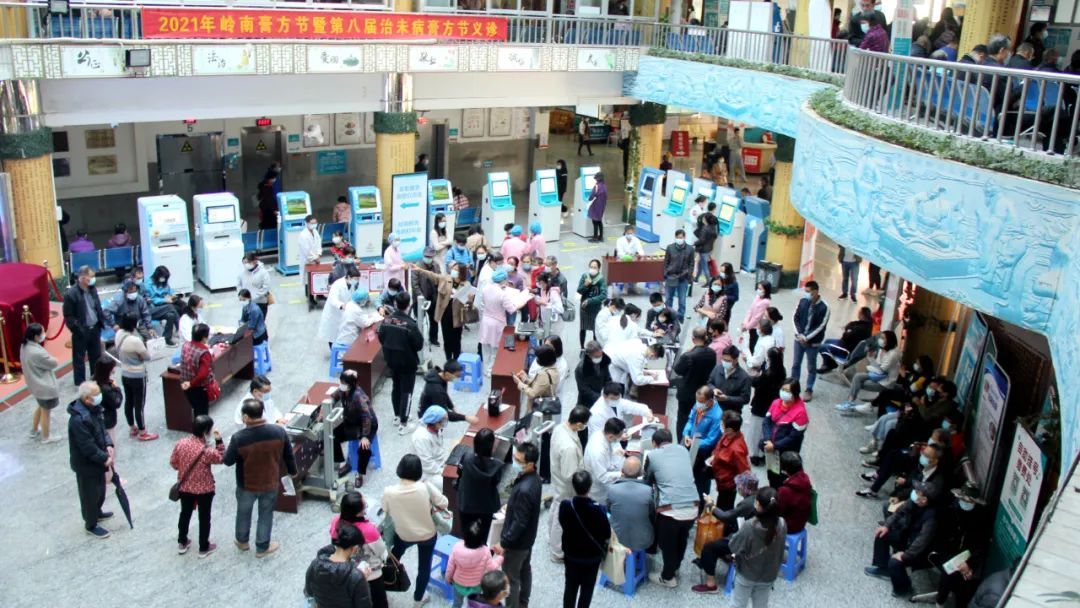 膏方节义诊现场。