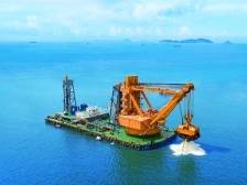 世界最大抓斗式挖泥船亮相茂名博贺新港区，曾在“一带一路”乘风破浪