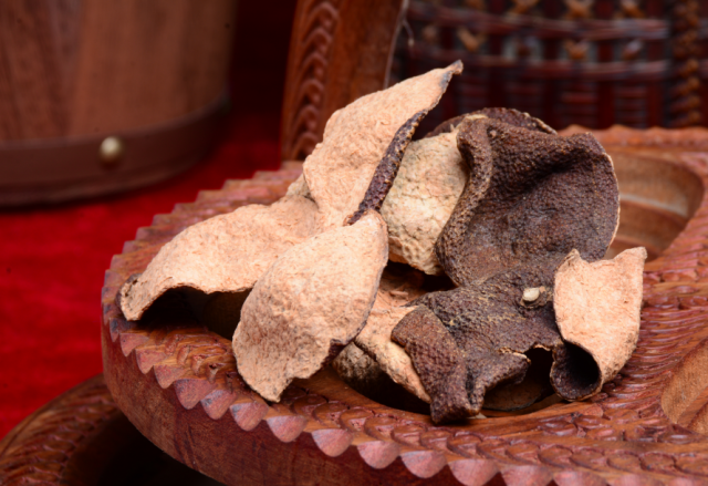 新会陈皮，道地臻品，随着《珠江人家》在央视热播，再次“火出圈”。