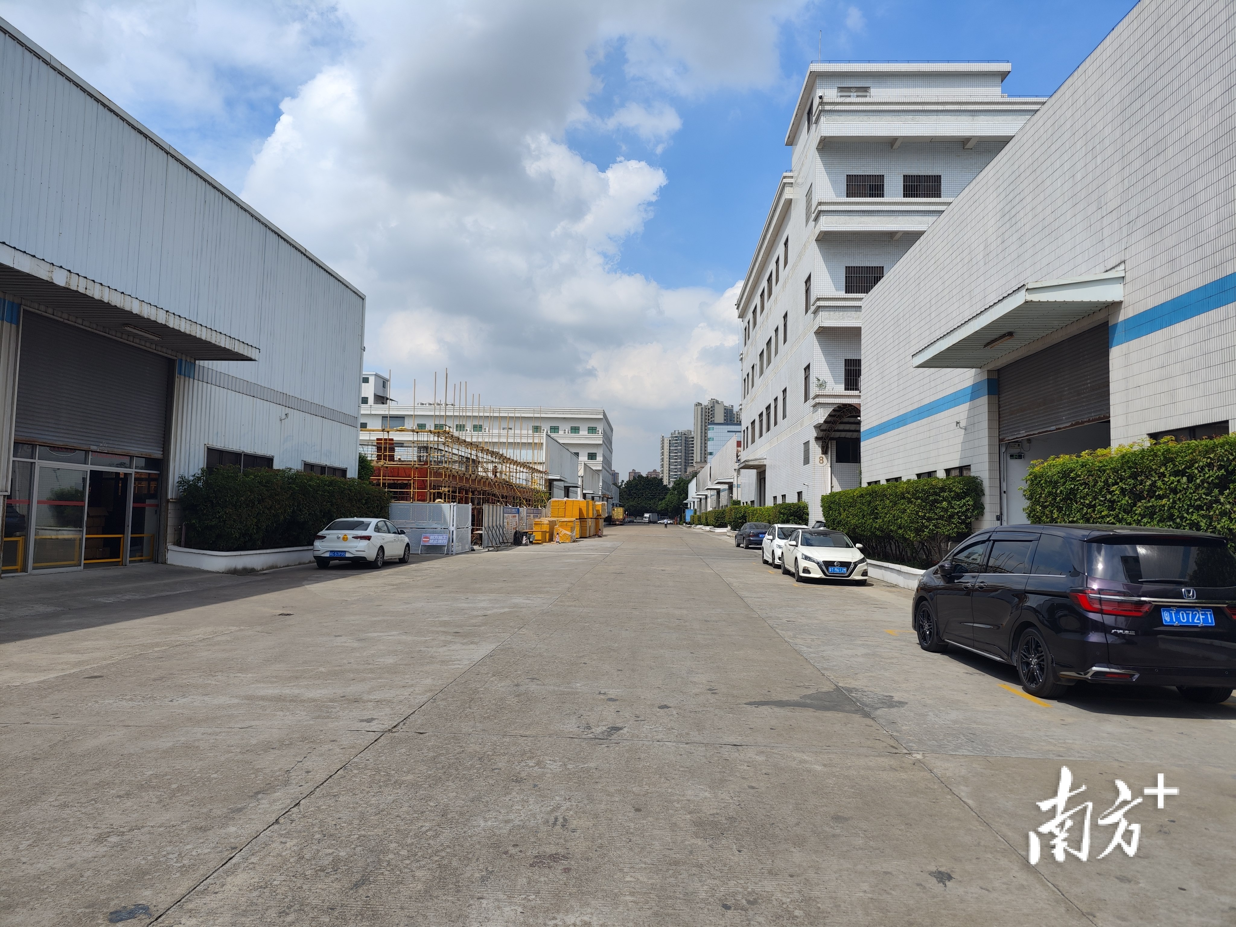 走进中山荣南机械工业有限公司的厂区,干净整洁的园区,令人印象深刻。