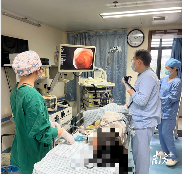 无痛胃肠镜手术场景。