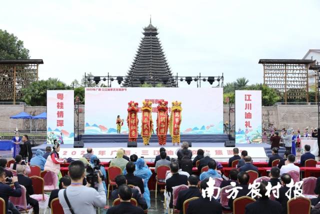 粤桂同属岭南一脉。《醒狮献瑞送吉祥》，以磅礴气势与铿锵鼓点，演绎岭南非遗文化的热烈与热情