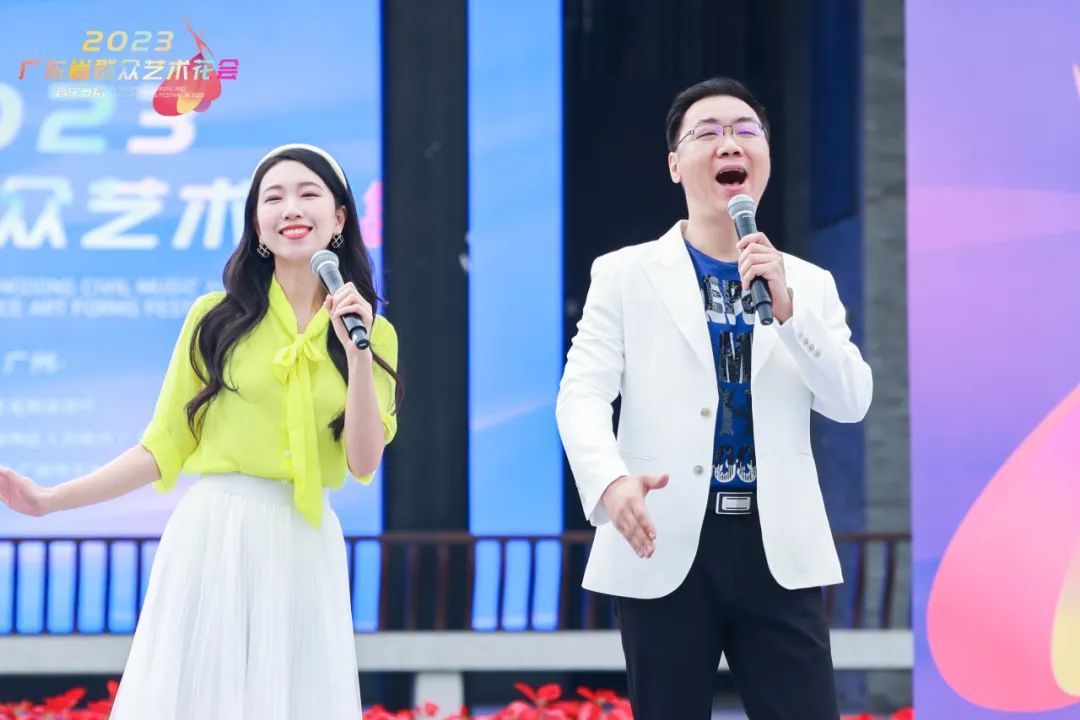 11月8日《昨天今天》参加当地的惠民演出