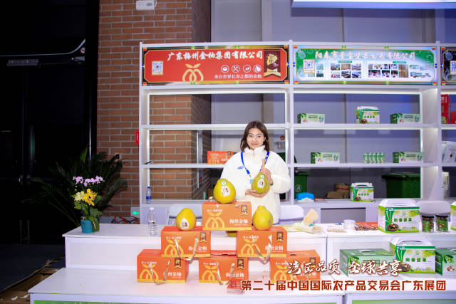 基本沽清的梅州柚展位。