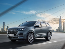 加持8155芯片和鲲鹏动力，瑞虎8 PLUS冠军版12.49万元起上市