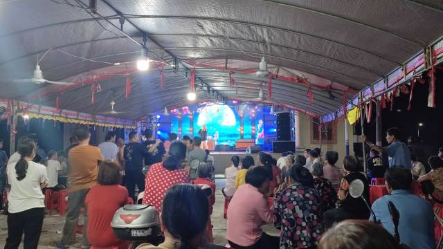 茂名市茂南区袂花镇北界罗村重阳节慰问演出