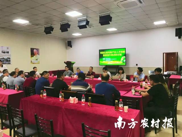 学员们在现场进行了学习交流。