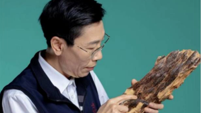 莞香制作技艺代表传承人：黄欧