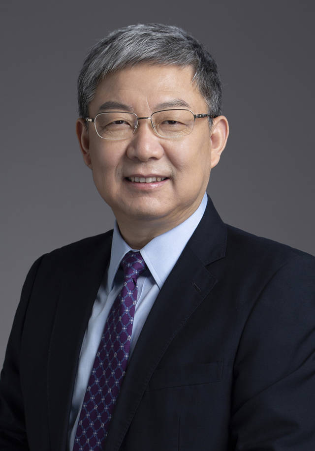 深圳大学党委书记李清泉。