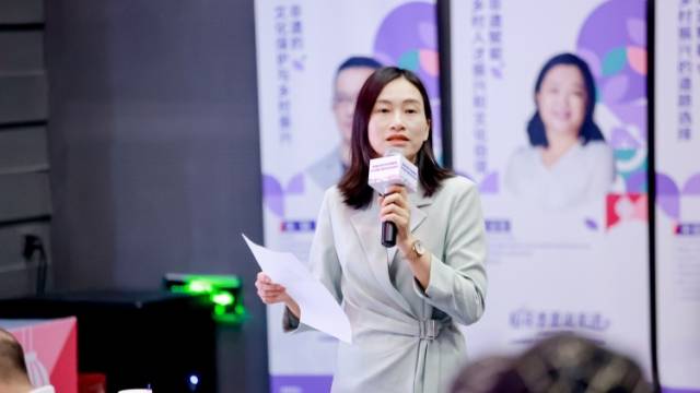 东莞非物质文化遗产管理者：黄凤琼