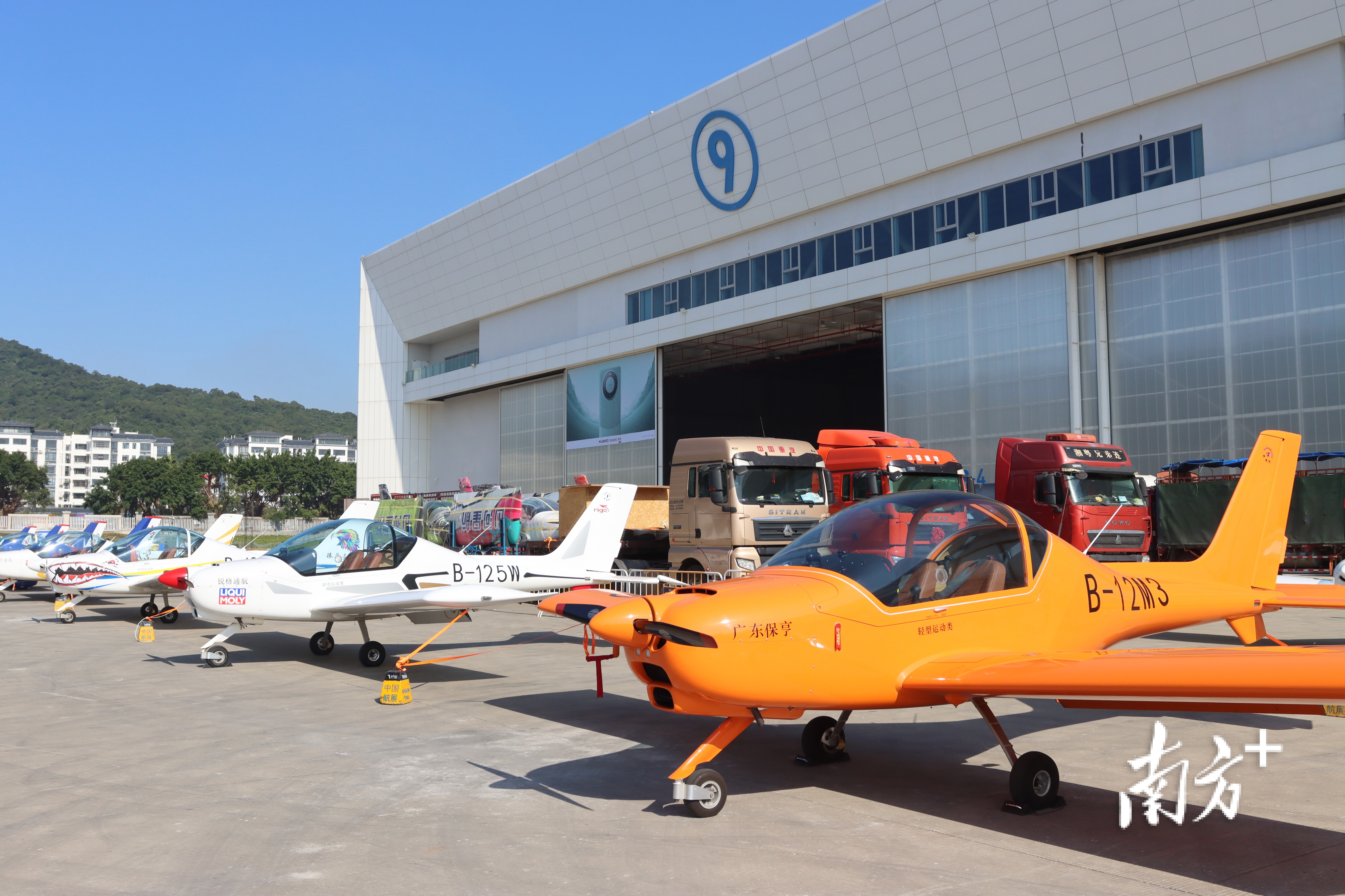 展会吸引近20个国家和地区的超250家航空及无人机产业链企业参展。 展会吸引近20个国家和地区的超250家航空及无人机产业链企业参展。