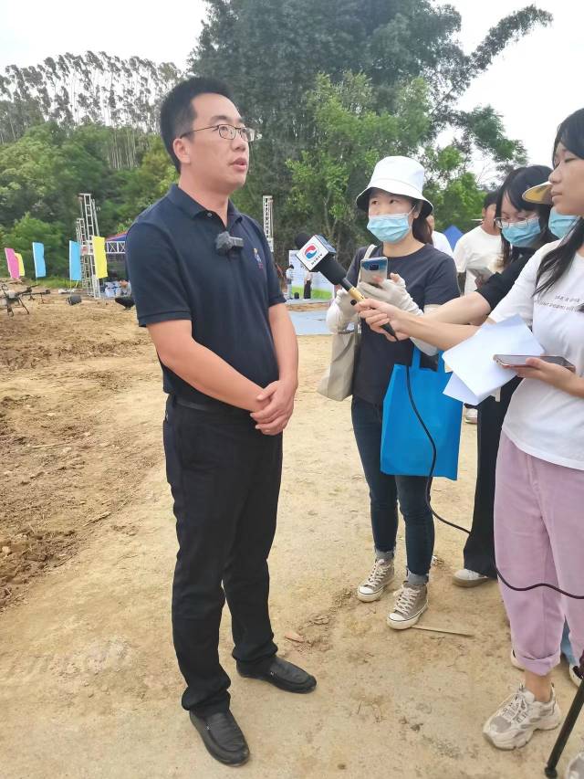 國(guó)家現(xiàn)代花生產(chǎn)業(yè)技術(shù)體系崗位專家,、華南農(nóng)業(yè)大學(xué)農(nóng)學(xué)院副研究員張雷