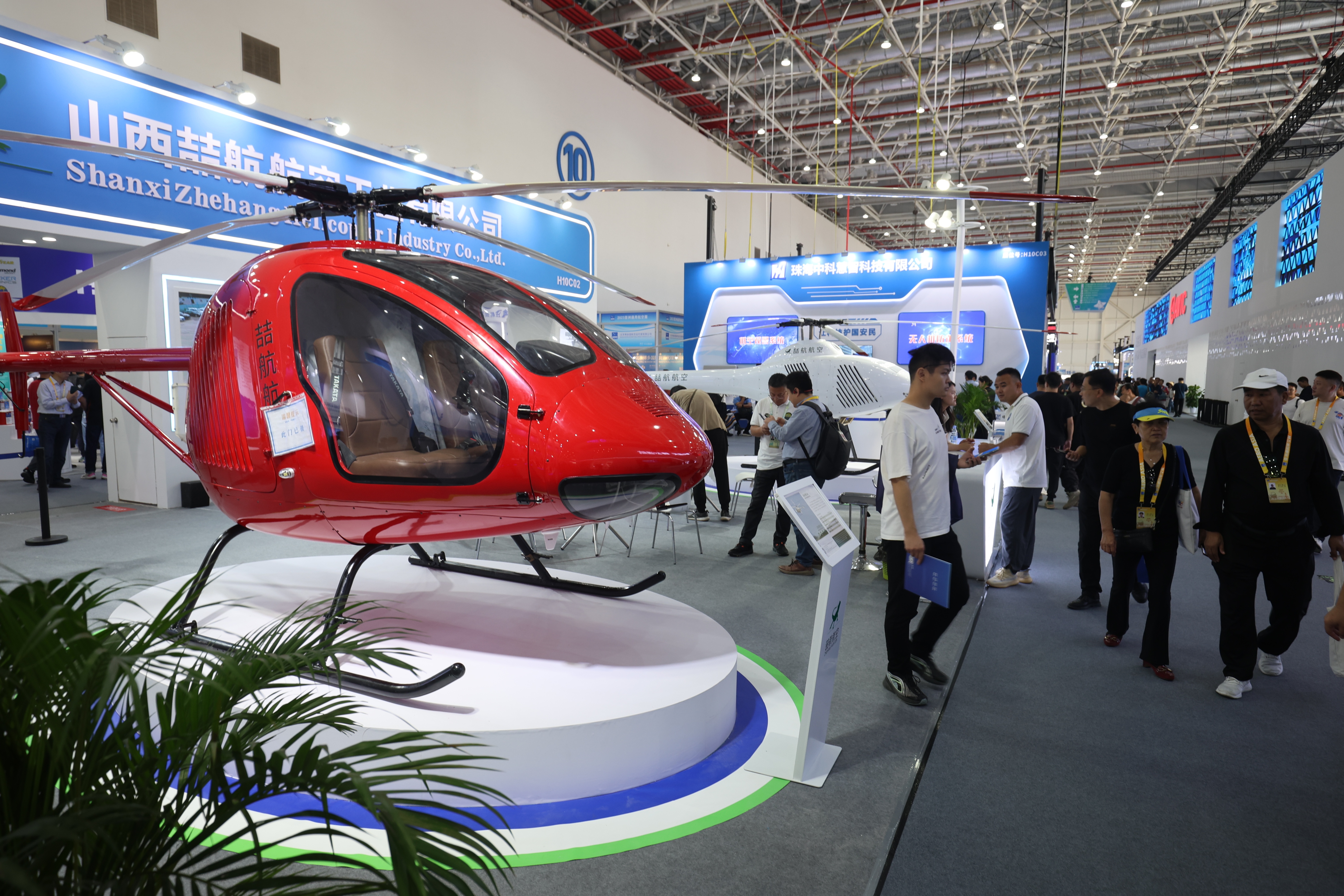 展会上,不少通航领域的新产品、新技术精彩亮相。 展会上,不少通航领域的新产品、新技术精彩亮相。