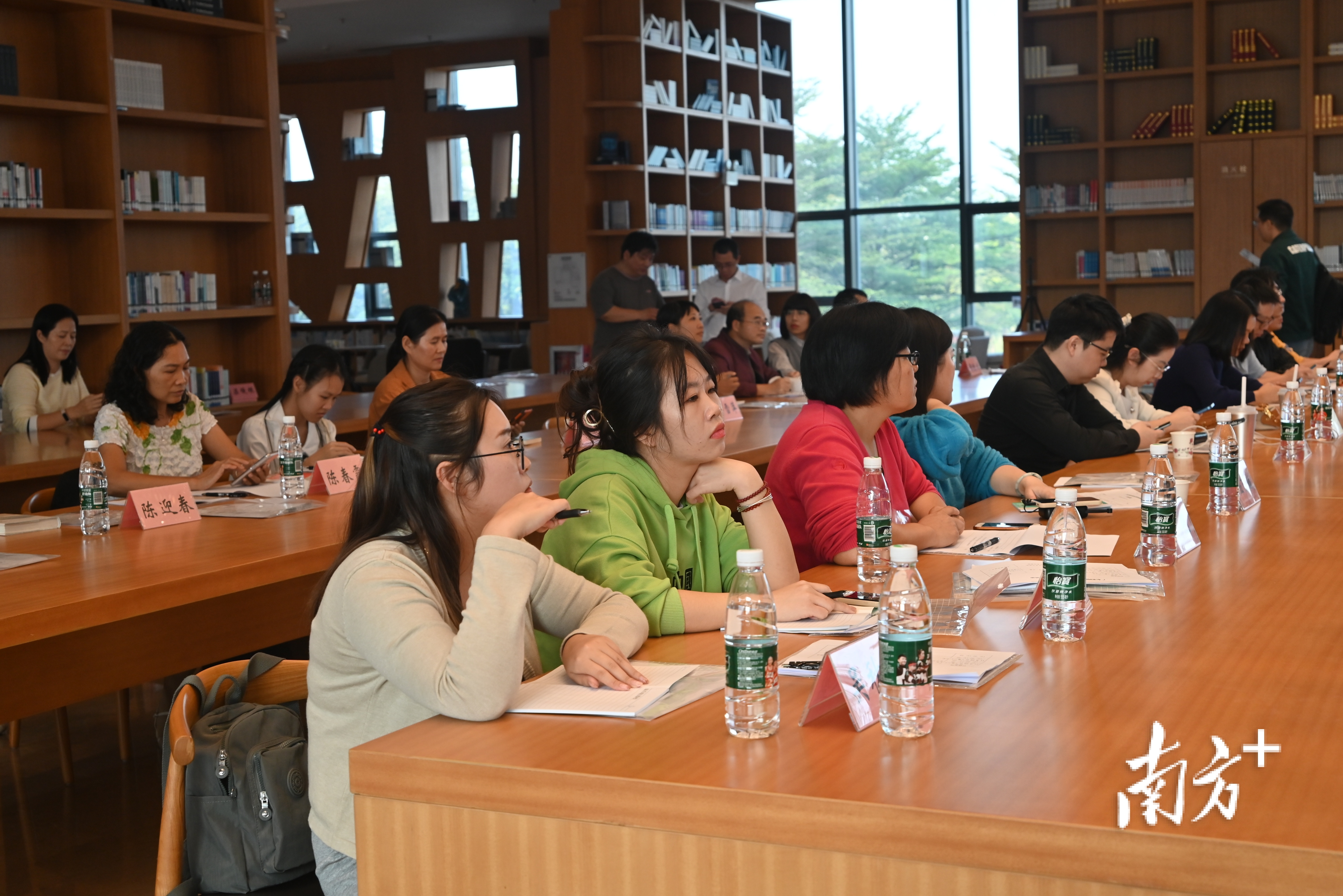 提升江门文学工作者的创作能力、拓展创作视野。 南方+ 郑琦 拍摄