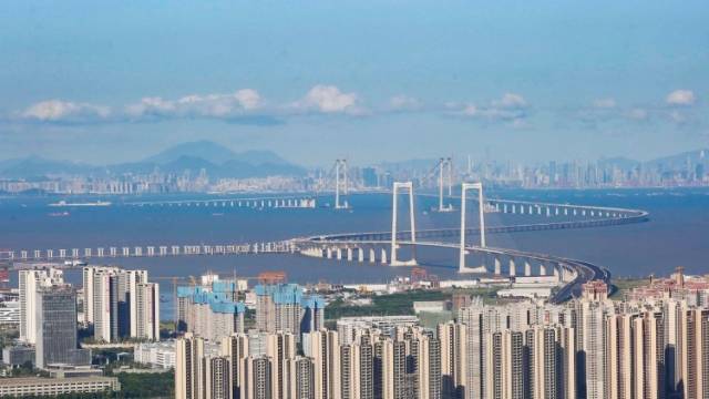 条漫：这位深圳企业家，决定来中山看看丨一桥飞架 深中同城