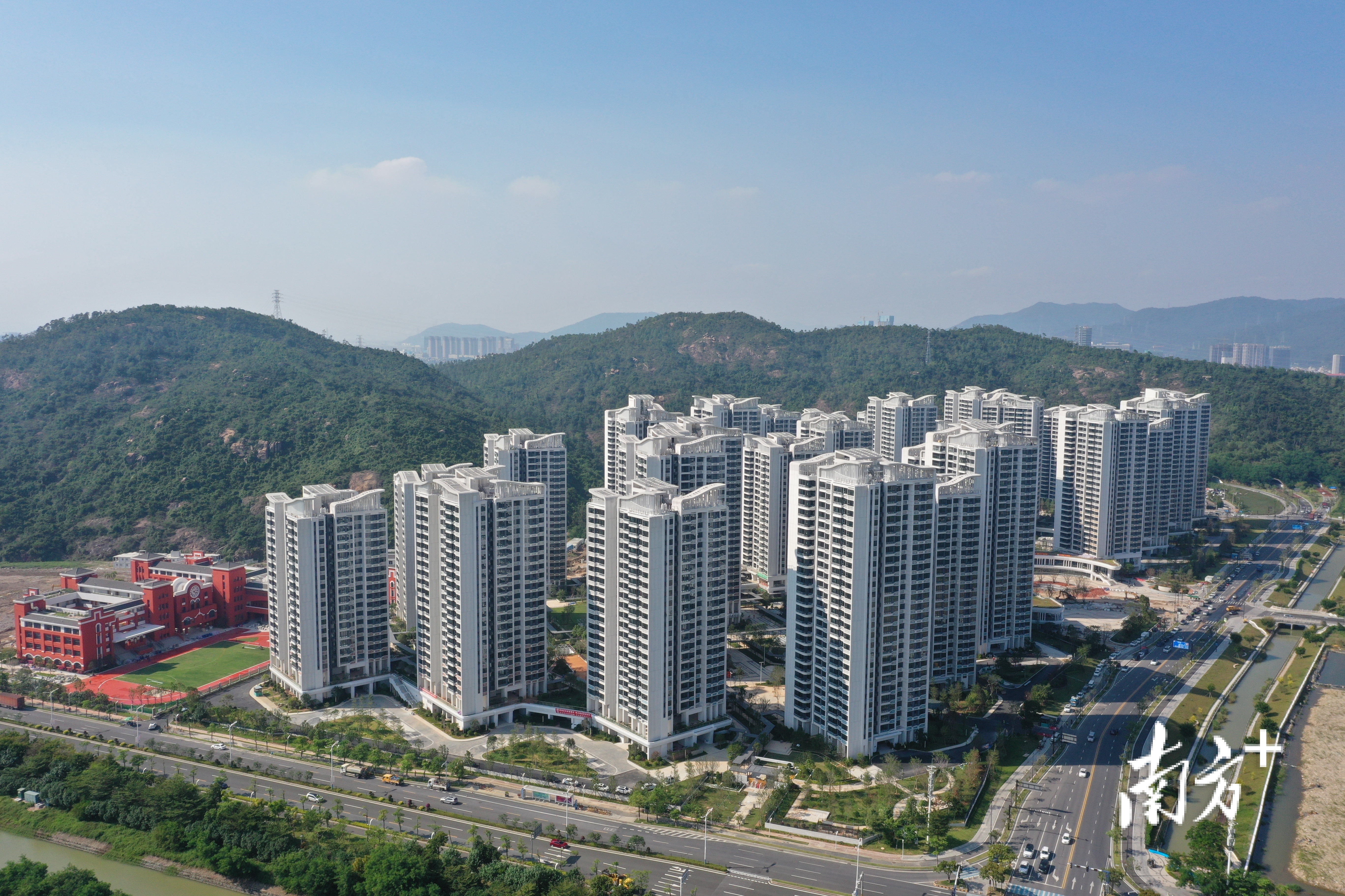 围绕项目所需,合作区创新推动多项民生规则衔接澳门。 围绕项目所需,合作区创新推动多项民生规则衔接澳门。