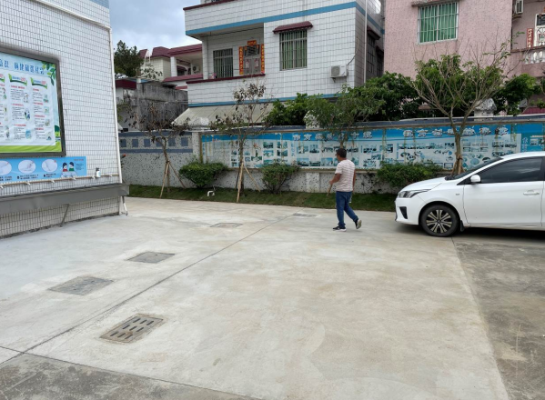 礼乐中心小学4号楼路面修复。