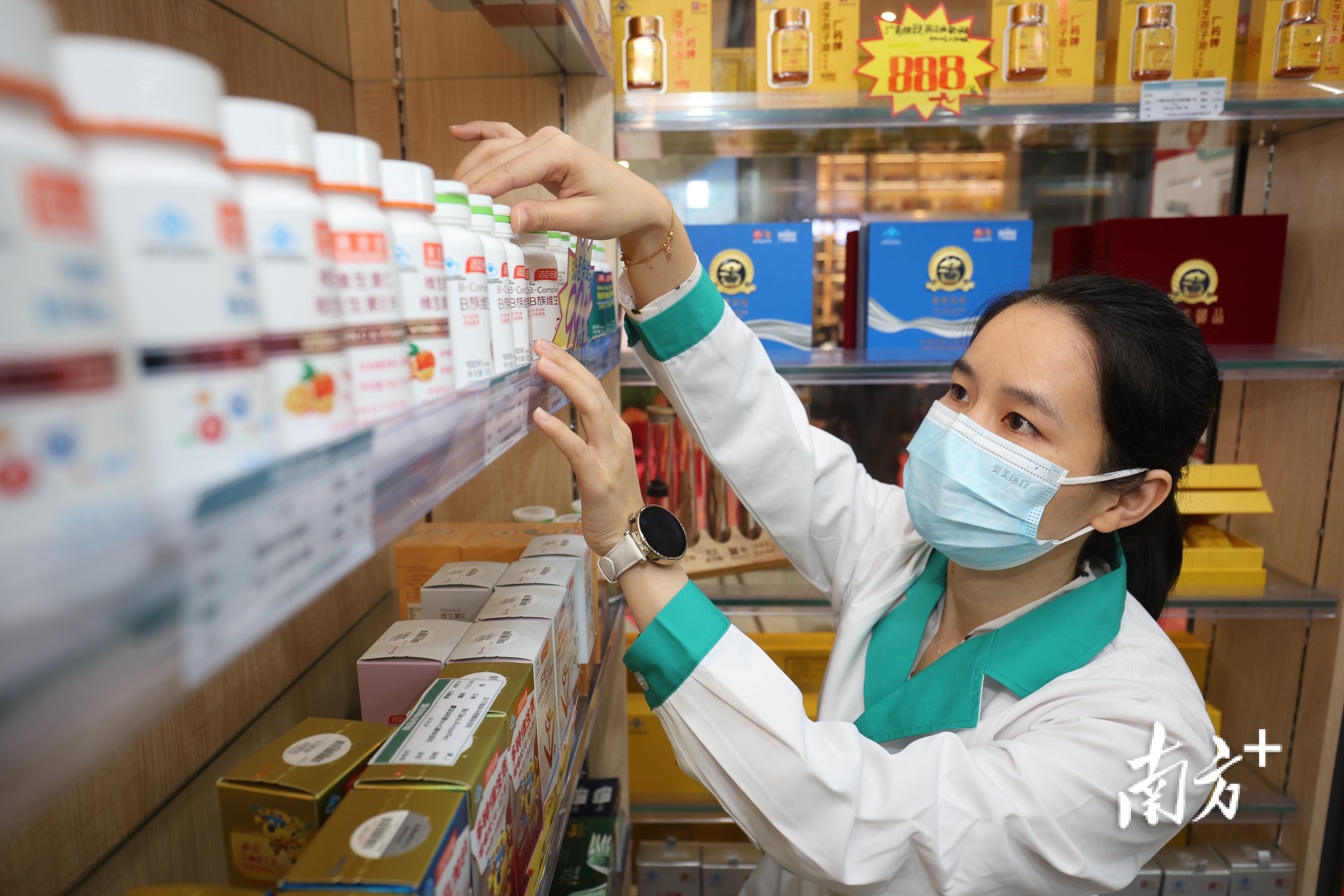 加快在合作区营造趋同澳门的宜居宜业生活环境。