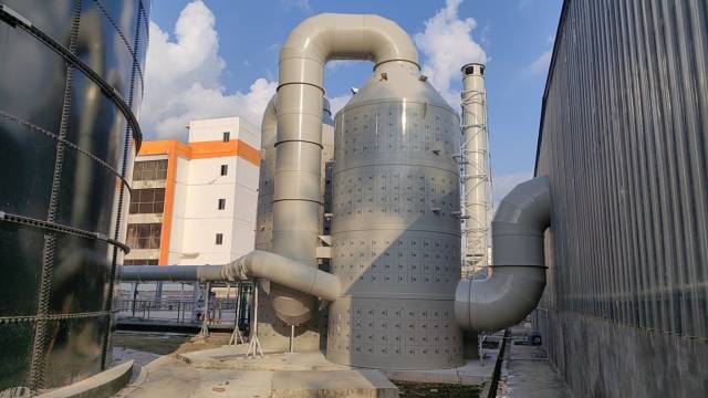 天种牧业在第一轮整改中加装了喷淋塔。