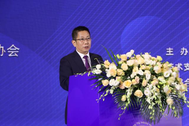 华南农业大学动物科学学院院长江青艳主持第五届广东猪业创新发展大会（2023）部分报告环节。