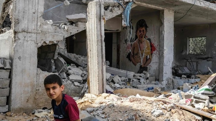 站在和平一边，站在公道一边，站在良知一边