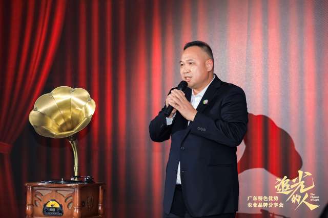 出口、飞机、荔枝都是陈耀华最熟悉也最关心的东西。