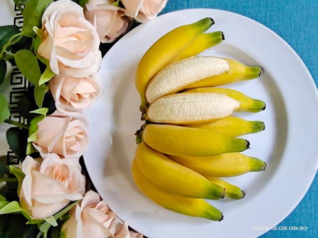 佳丽蕉如手指般大小，皮薄肉厚、粉糯香甜