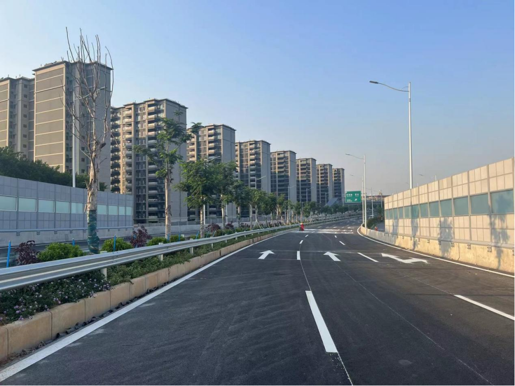 南海区机场大道工程现场照片。