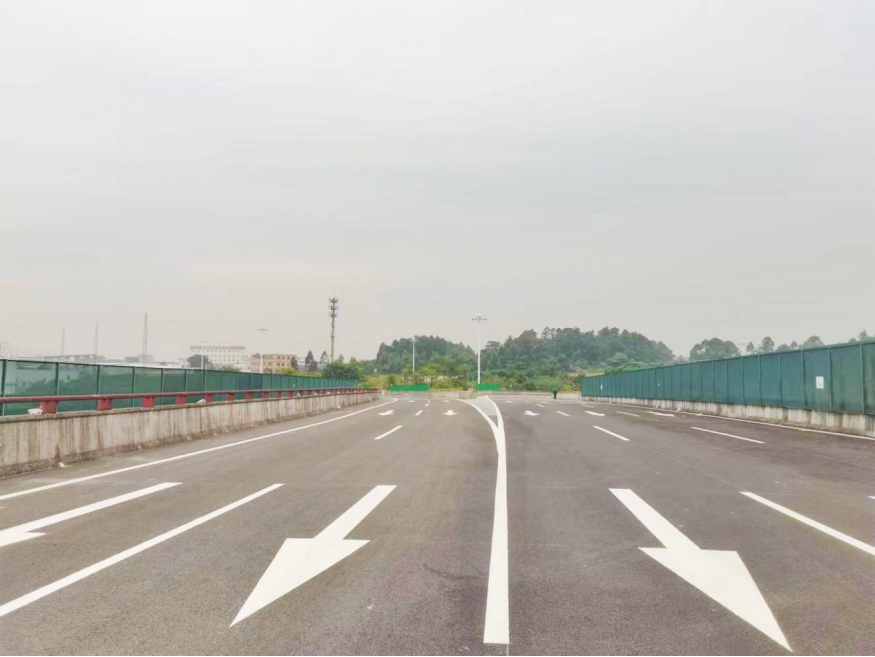 禅西大道北延线立交工程现场照片。