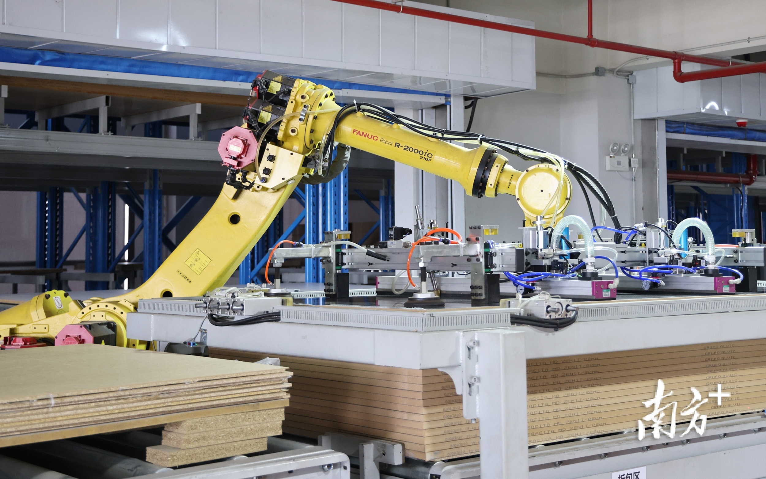 今年1-10月,中山工业技术改造投资增长42.1%,高出全省平均增速18.8个百分点。 南方+ 叶志文 拍摄