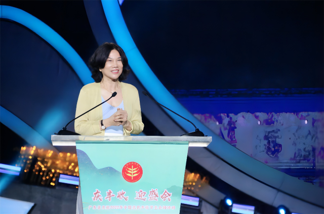 董明珠在珠海市舉辦的中國(guó)農(nóng)民豐收節(jié)廣東主會(huì)場(chǎng)上發(fā)言。圖源：格力電器官微
