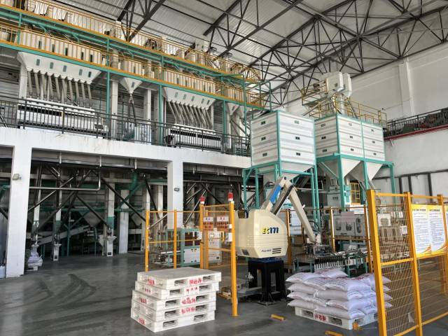恒达伟公司大米加工全自动生产线。