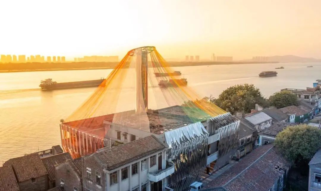 《时间的灯塔》李均良/摄。