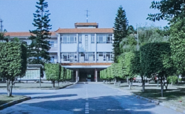 1985年建成的安堂小学照片