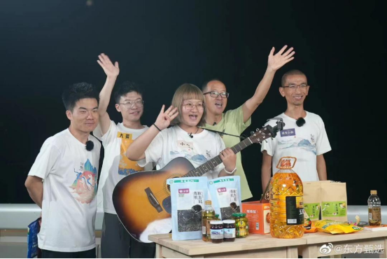 東方甄選團隊直播場景,。